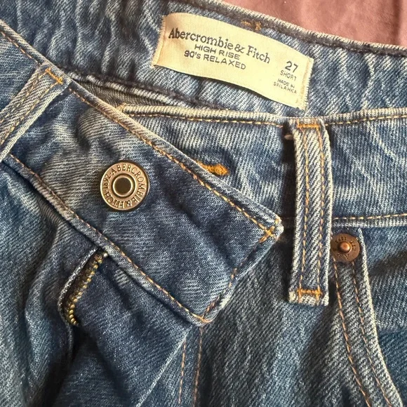 Abercrombie & Fitch Women's high rise 90s relaxed curve short - Picture 4 of 4